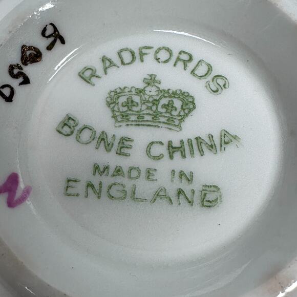 Vintage Radfords Teacup & Saucer 8059 White Floral Gold Trim Bone China England - Picture 7 of 8